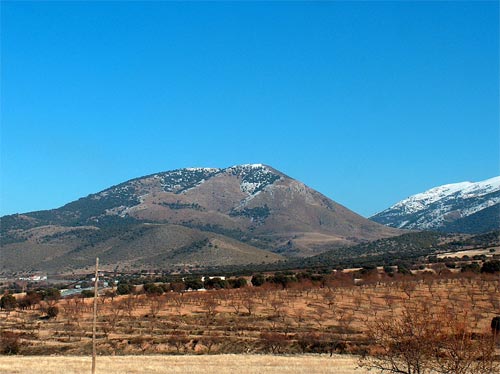 foto Clásica vista del Calar de Quintana desde la autovía A-92 y detalle de su cumbre