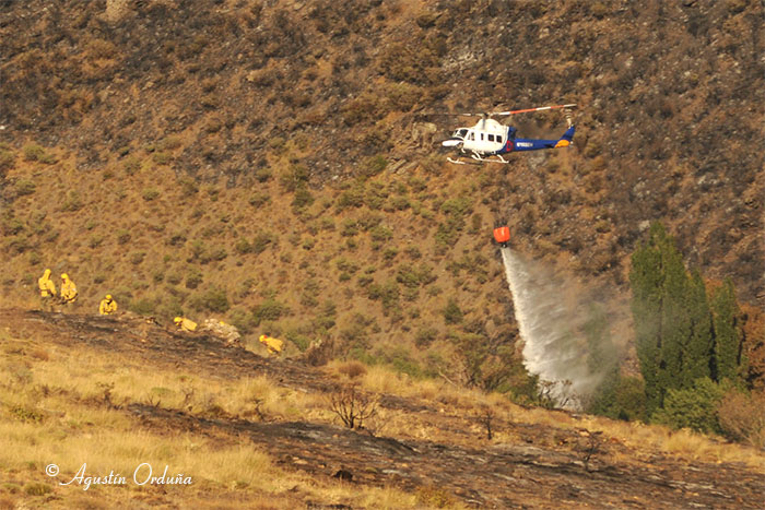 Foto de Helicópteros interviniendo en uno de los incendios sufridos en precedentes años en la Sierra de Baza