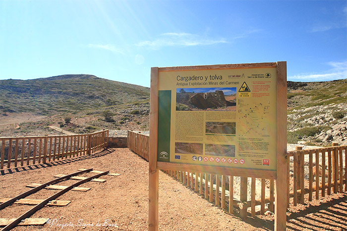 Foto del Panel informativo en el sendero geológico del Calar de Santa Bárbara (Sierra de Baza)