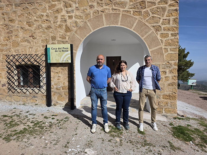 Una representación del equipo de gobierno del Ayuntamiento de Baza, acompañados de la directora Conservadora, se desplazaban a la Sierra de Baza para conocer el estado de algunas actuaciones