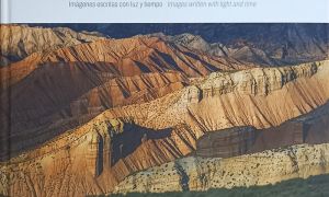 Portada de la publicación "Geoparque de Granada. Imágenes escritas con luz y tiempo"