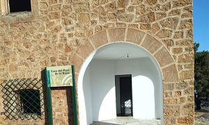 Foto de Fachada principal de refugio ya reformado.