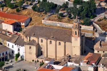 foto aérea de la iglesia mayor de baza en granada