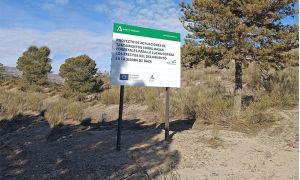 Foto de Panel informativo de una de las actuaciones que se están llevando a cabo en la Sierra de Baza.