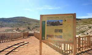 Foto del Panel informativo en el sendero geológico del Calar de Santa Bárbara (Sierra de Baza)